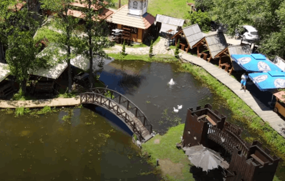 Jezero koje menja oblik i 